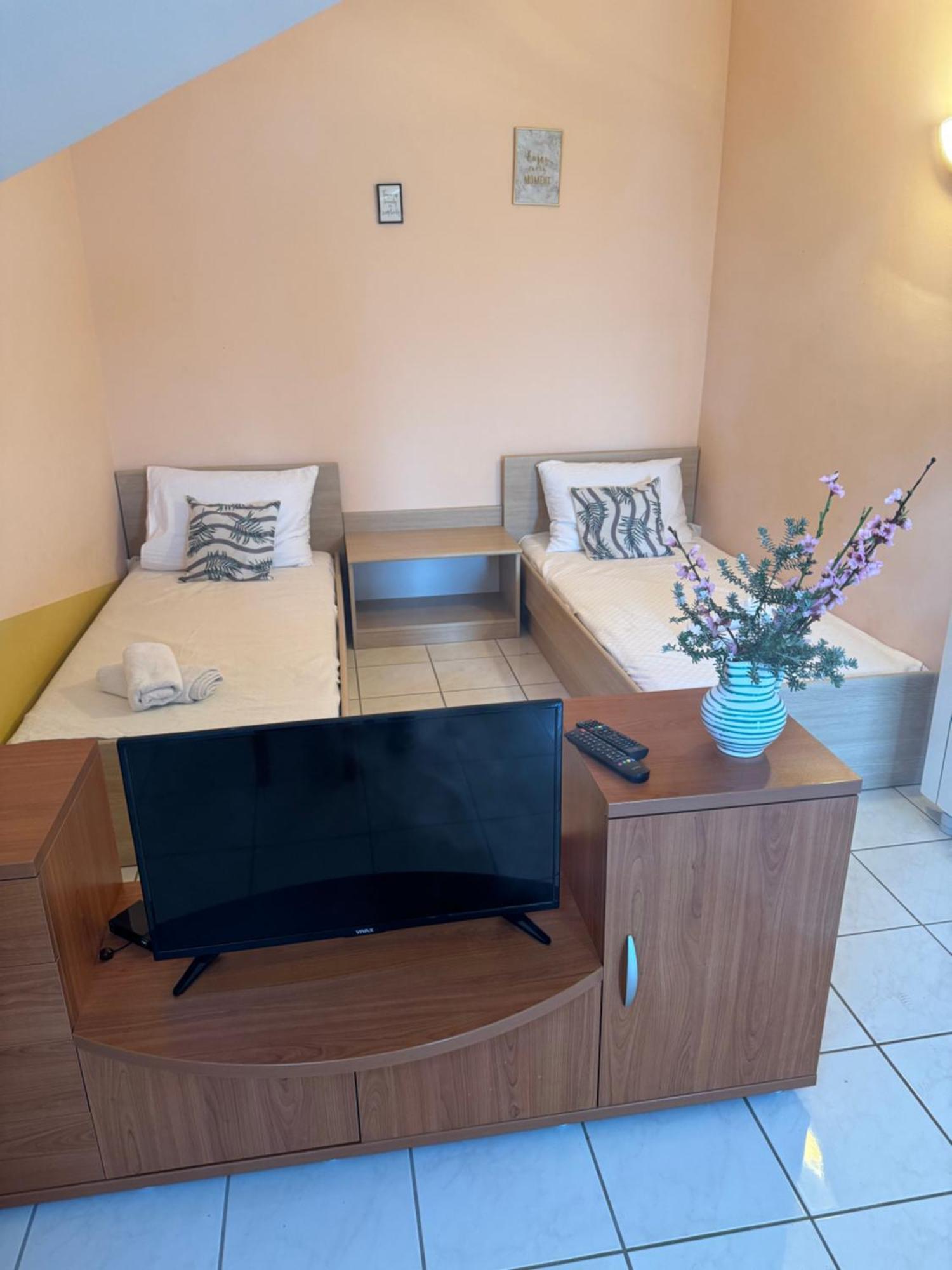 Ariela At The Beach Apartment Stara Novalja Ngoại thất bức ảnh